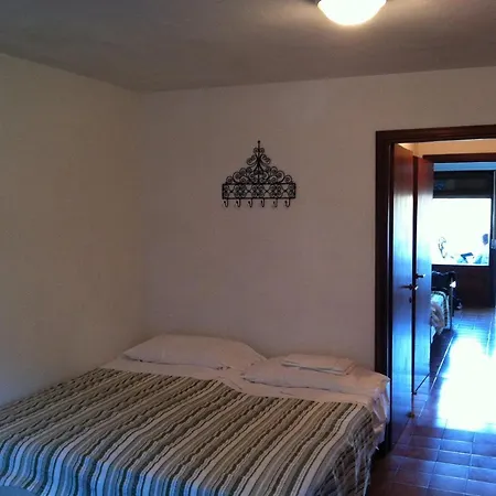 Bilocale Procchio Con Terrazza In Napoleon Appartamento